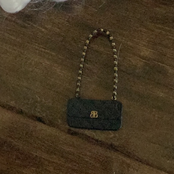 L.O.l O.M.G Doll Bundle Neonlicious, Candylicious And Winter Disco Dollie. - Picture 15 of 16